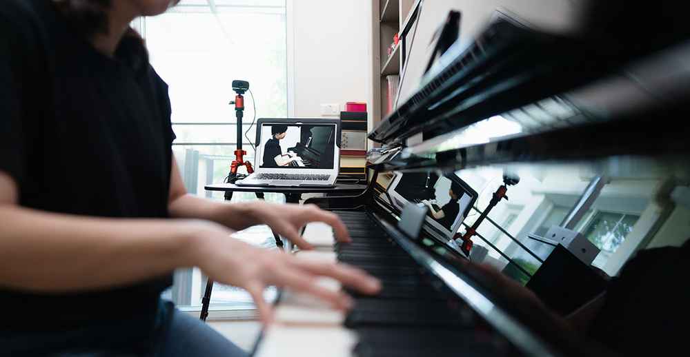online-piano-lesson-with-camera-setup