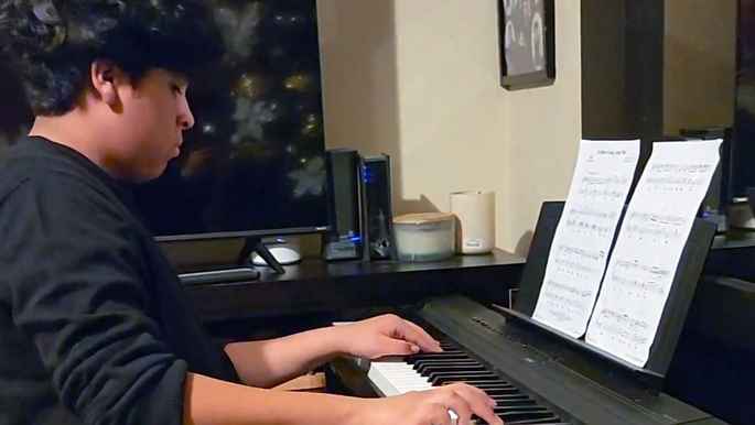 Student of the Month June 2023: Roberto Arteaga wins Frank Sinatra audition